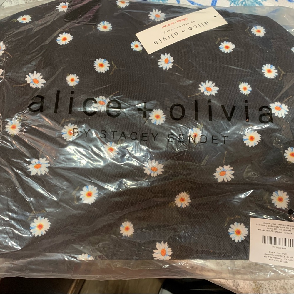 Alice and Olivia tote bag. Great for carry on airplane. New with tags in bag.